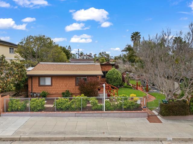 4573 4575 Massachusetts St, San Diego CA: https://media.crmls.org/mediaz/42518860-d2a2-44c7-9658-d635996131bb.jpg