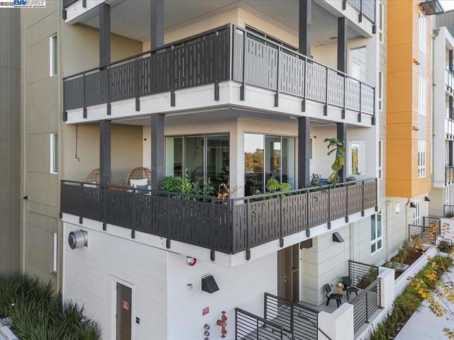 2250 Kilowatt Way, Fremont CA: https://media.crmls.org/mediaz/4251e16d-2395-4250-942d-6502facd5413.jpg