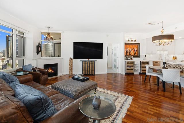 700 W Harbor Dr, San Diego CA: https://media.crmls.org/mediaz/42521c20-afa8-4cad-9a2f-2919e1adf297.jpg