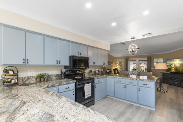 54660 Avenida Madero, La Quinta CA: https://media.crmls.org/mediaz/42524faf-89e2-4c98-b206-2c849ac89a08.jpg