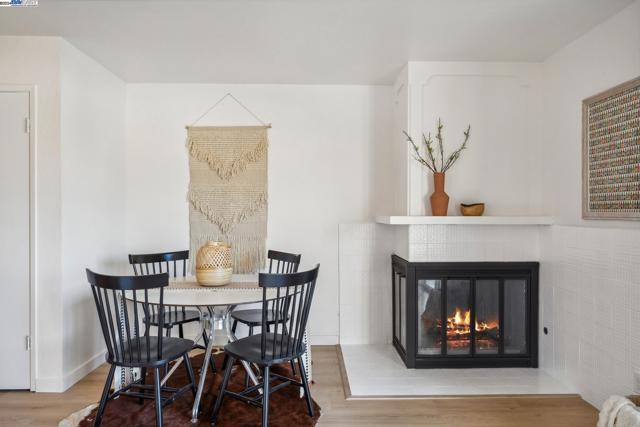 2106 Otis Dr, Alameda CA: https://media.crmls.org/mediaz/42526f52-0a42-47fc-a334-615f24fc86dd.jpg