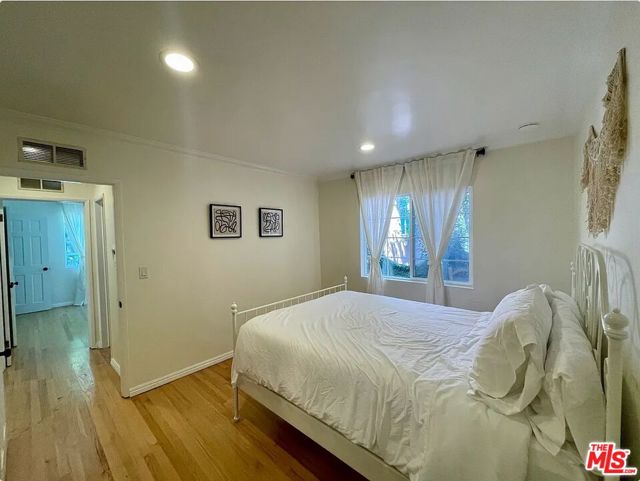 1111 11th Street, Santa Monica CA: https://media.crmls.org/mediaz/42532b8a-b506-4c63-91f8-8d94e05984c3.jpg