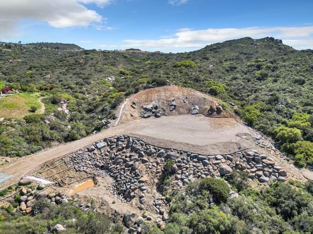 2169 Corte Dorado Espuela, Alpine CA: https://media.crmls.org/mediaz/4254219a-9030-4f5d-b1fe-9d26ccfde97d.jpg