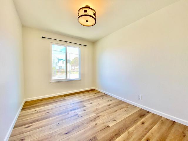 1076 Grand Avenue, South San Francisco CA: https://media.crmls.org/mediaz/42547fce-a3db-42a4-8f30-8835036329f4.jpg