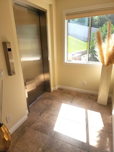3933 Pinnacle Pl, Escondido CA: https://media.crmls.org/mediaz/42551b27-a823-4131-94a8-c45cc707f3d8.jpg