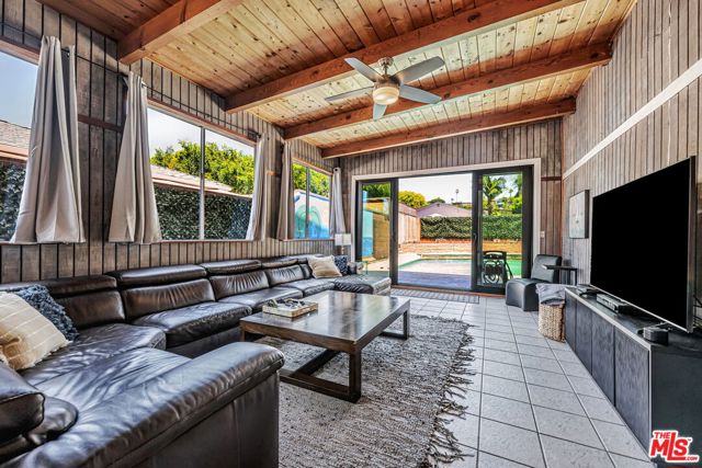 1148 Turquoise Street, San Diego CA: https://media.crmls.org/mediaz/42554cbc-28ac-49d7-9912-4524912382f6.jpg