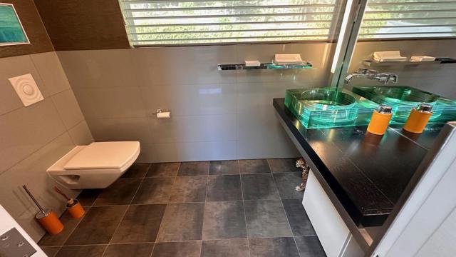 24860 Olive Tree Lane, Los Altos Hills CA: https://media.crmls.org/mediaz/425607b3-fa95-47c0-88ea-a07c426e7473.jpg