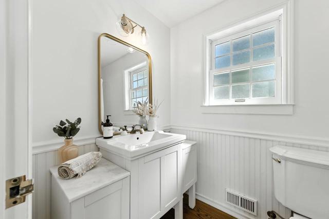 1422 W Selby Lane, Redwood City CA: https://media.crmls.org/mediaz/4256b2d2-fbc5-499a-96b9-54103187fcf3.jpg
