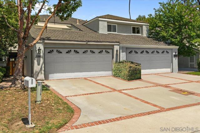 22682 S Canada Ct, Lake Forest CA: https://media.crmls.org/mediaz/42580dd5-5cc7-4e5e-ab63-4445fde77925.jpg