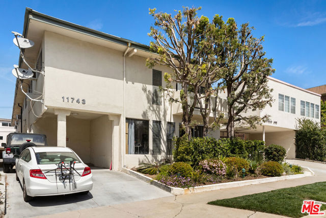 11743 Mayfield Avenue, Los Angeles CA: https://media.crmls.org/mediaz/425a2944-c12c-42bf-9a3a-897980d6100e.jpg