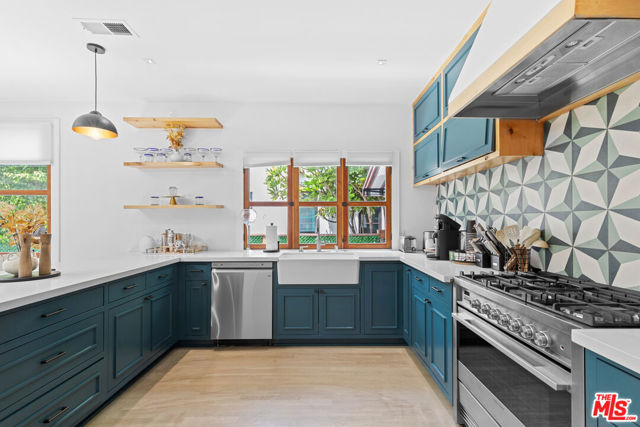 455 N Crescent Heights Boulevard, Los Angeles CA: https://media.crmls.org/mediaz/425aacdd-a59f-4e35-9e10-a62a8778ea36.jpg