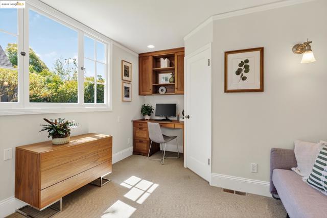 1145 Mandana Blvd, Oakland CA: https://media.crmls.org/mediaz/425ab0c7-060d-40fc-8919-715584929eaa.jpg