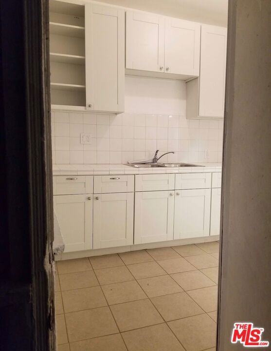 6640 Leland Way, Los Angeles CA: https://media.crmls.org/mediaz/425b311f-457a-47bb-a44a-faedaa40fd57.jpg