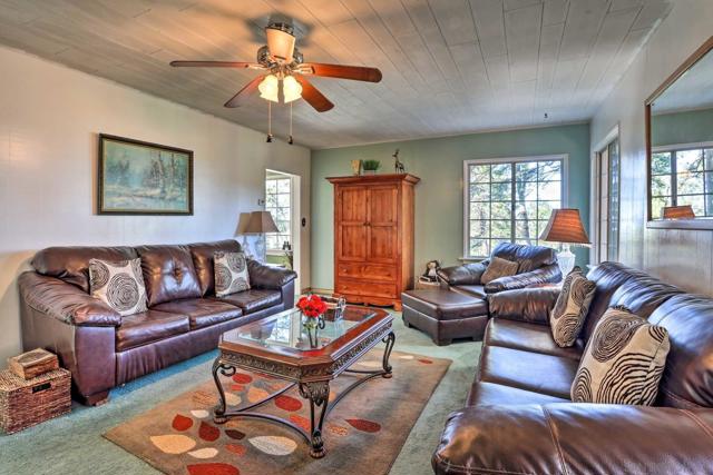 23984 SKYLAND DR, Crestline CA: https://media.crmls.org/mediaz/425b969d-5efe-46d0-b655-bcff08ef6564.jpg