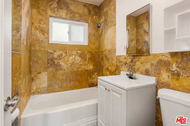 6915 Paseo Del Serra, Los Angeles CA: https://media.crmls.org/mediaz/425c508f-f9f8-4263-b63c-17d8d8fd01df.jpg