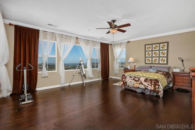 5029 Medalist Ct, Oceanside CA: https://media.crmls.org/mediaz/425c54f7-70fb-4c8c-b1bd-55f4f36e1b39.jpg