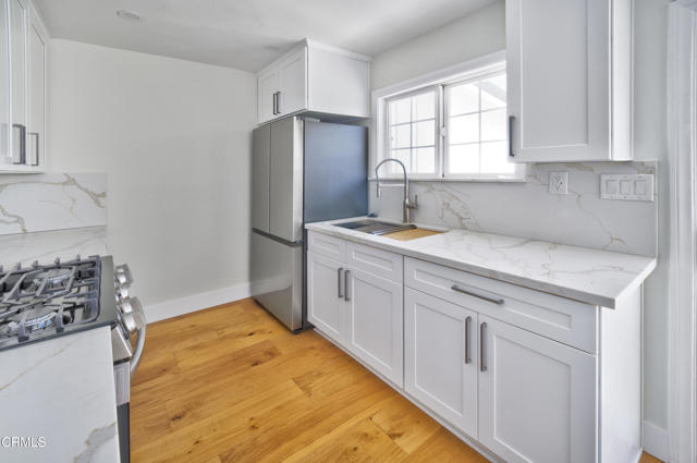 Detail Gallery Image 5 of 11 For 404 Arcade Dr, Ventura,  CA 93003 - 2 Beds | 1/1 Baths