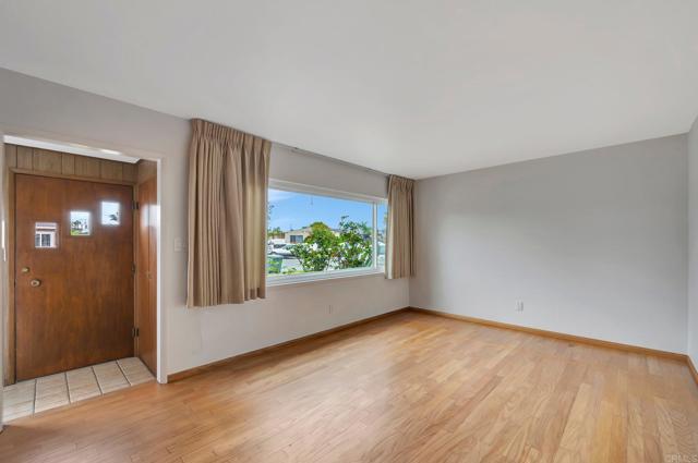 834 Oaklawn Ave A&B, Chula Vista CA: https://media.crmls.org/mediaz/425d015a-f69e-4e70-b4fe-40e46ac0436c.jpg