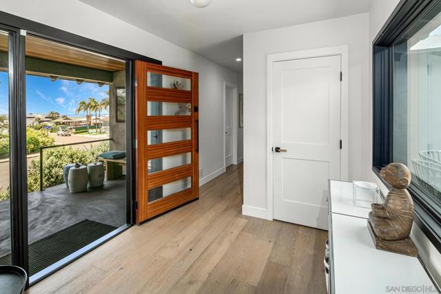 5341 Linda Way, La Jolla CA: https://media.crmls.org/mediaz/425d2fbd-6759-46a0-be3c-1981e1c3bb34.jpg