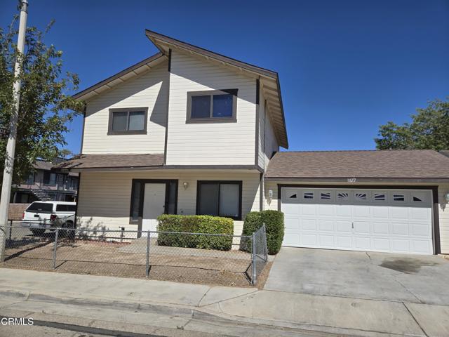 Detail Gallery Image 1 of 13 For 1822 Park Circle Dr, Lancaster,  CA 93535 - 3 Beds | 3 Baths