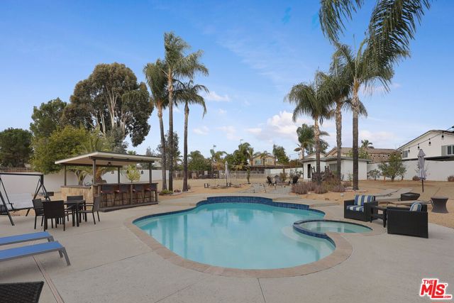39665 Maple Leaf Court, Murrieta CA: https://media.crmls.org/mediaz/425dd686-713c-484e-800e-78b60bb2cbc2.jpg