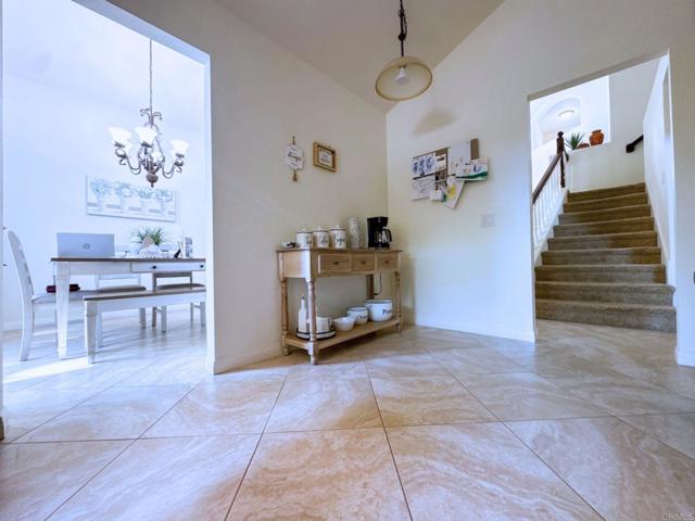 Detail Gallery Image 9 of 24 For 1984 Casablanca Ct, Vista,  CA 92081 - 3 Beds | 2/1 Baths