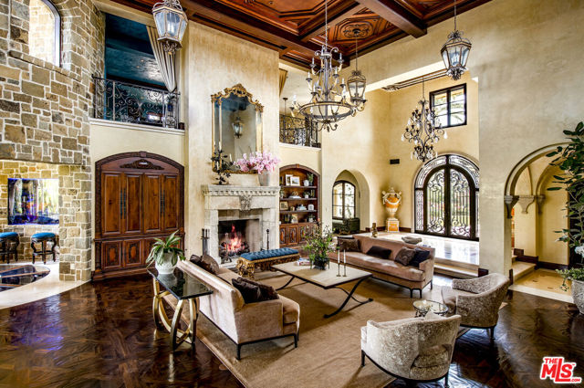 427 La Marina Drive, Camarillo CA: https://media.crmls.org/mediaz/425e46bd-3e25-4a4d-b066-e1e123b49f80.jpg