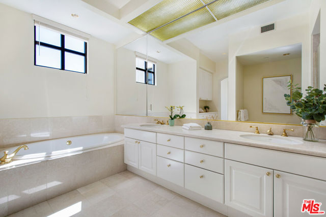 11847 Gorham Avenue, Los Angeles CA: https://media.crmls.org/mediaz/425e9037-a7d3-48ad-bb1c-cbbcecbf521c.jpg