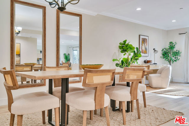 118 S Clark Drive, West Hollywood CA: https://media.crmls.org/mediaz/425f35d2-f8be-4f2f-9287-6ad04fc1a7fb.jpg