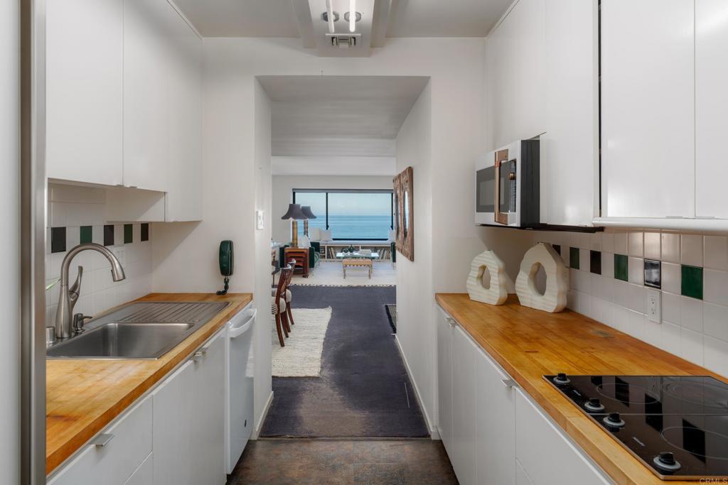 939 Coast Boulevard - photo 18