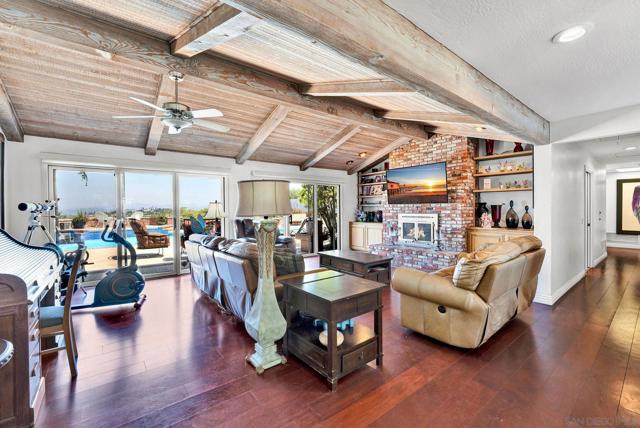 17505 Corte Lomas Verde, Poway CA: https://media.crmls.org/mediaz/42600771-95ac-43c7-9a74-2b010fdb9d85.jpg
