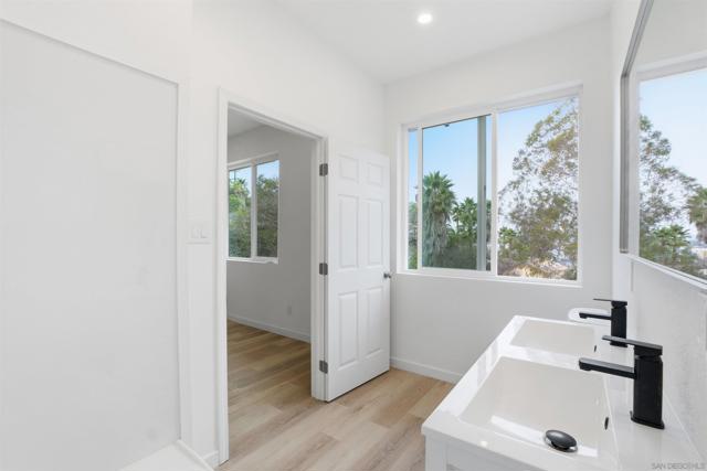 490 Lado De Loma Dr #1-4, Vista CA: https://media.crmls.org/mediaz/4260bf6d-6946-40cb-a333-700a3c5f3800.jpg
