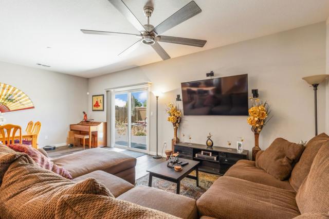 2066 Greenbriar Drive, Los Banos CA: https://media.crmls.org/mediaz/4260c0cf-57ff-448c-afde-1df992cde353.jpg
