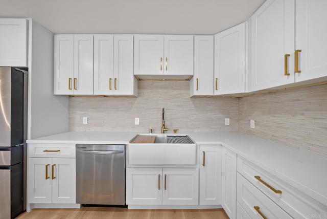 2333 Ridge View Drive, San Diego CA: https://media.crmls.org/mediaz/4261b8e1-339b-406a-8c85-34d7808049ce.jpg