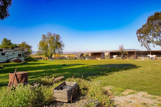 6200 Frye Lane, Hollister CA: https://media.crmls.org/mediaz/4261be12-588c-4a74-afc2-ace40282b0ef.jpg