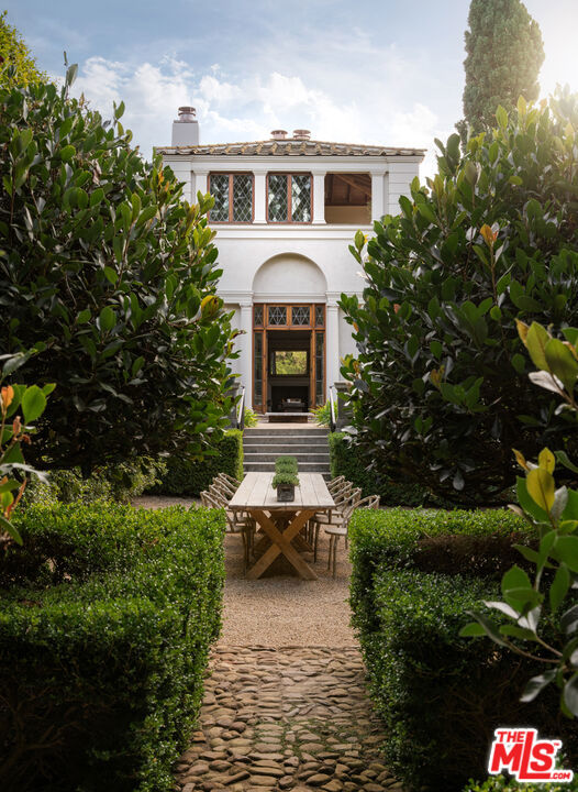 Gardens off library