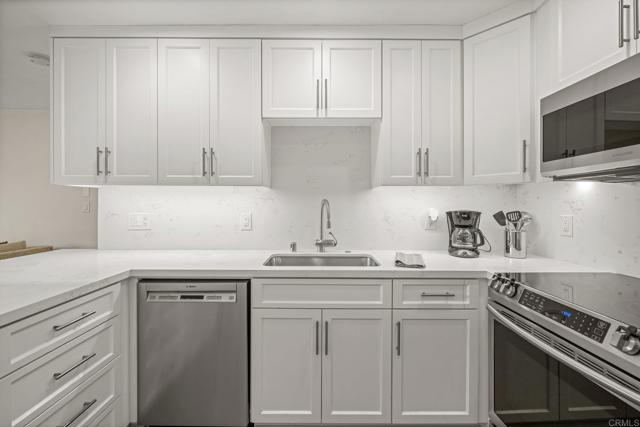 1552 Camino Del Mar, Del Mar CA: https://media.crmls.org/mediaz/426254a3-2b53-4cfe-adb4-313937690161.jpg