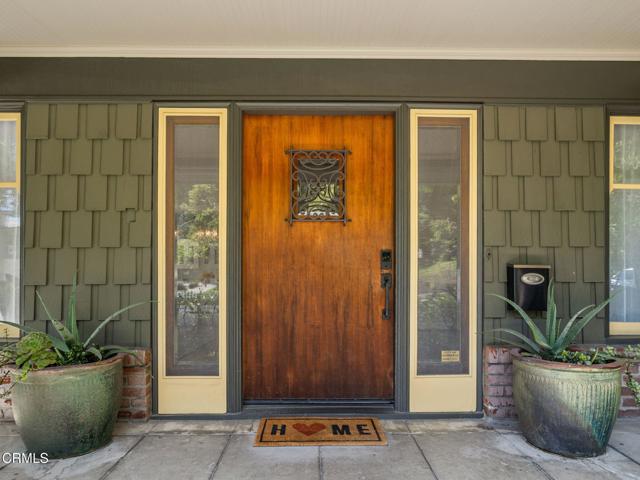 1327 Campbell Street, Glendale CA: https://media.crmls.org/mediaz/4262c6e1-39dc-4a3f-9d1c-dec44359d9d2.jpg