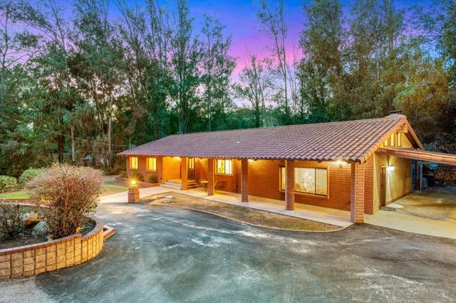 11580 Manzanita Rd, Lakeside CA: https://media.crmls.org/mediaz/42631f43-6e2e-4f98-8800-63de84866f72.jpg