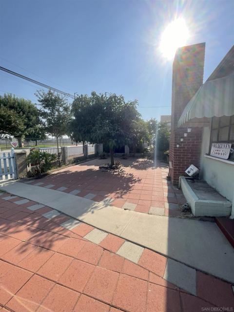 9109 Lower Azusa Rd, Rosemead CA: https://media.crmls.org/mediaz/426389d6-15e3-427b-9de6-e1a587e18c1a.jpg
