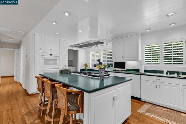 2032 Vanderslice Ave, Walnut Creek CA: https://media.crmls.org/mediaz/4263c742-1e37-493a-9c1e-b0024d3f2063.jpg