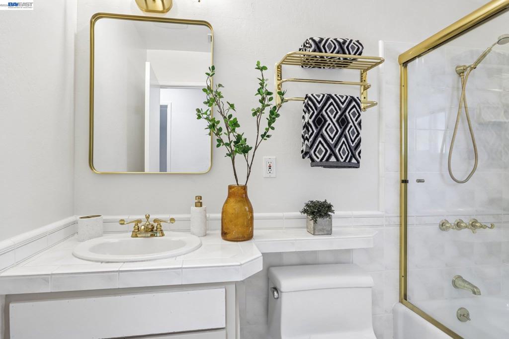 https://media.crmls.org/mediaz/4263dbe8-fd11-4dbb-bd44-167d4a74a4b4.jpg?preset=X-Large