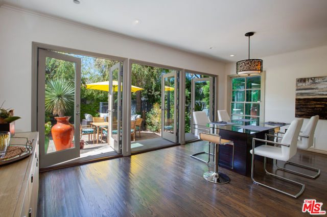 449 Westbourne Drive, West Hollywood CA: https://media.crmls.org/mediaz/42645bd9-9ff4-4bc9-becc-6322680e66a7.jpg