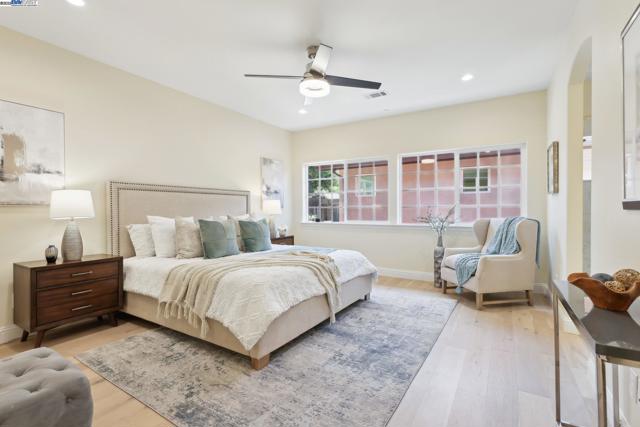 Image 18 of 60 For 227 Holmes St