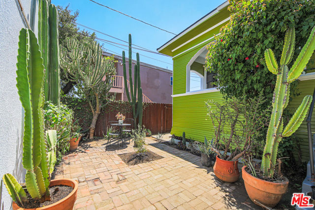 132 N Avenue 57, Los Angeles CA: https://media.crmls.org/mediaz/4264a14b-f0f2-4045-8cee-e09ab8d1271b.jpg
