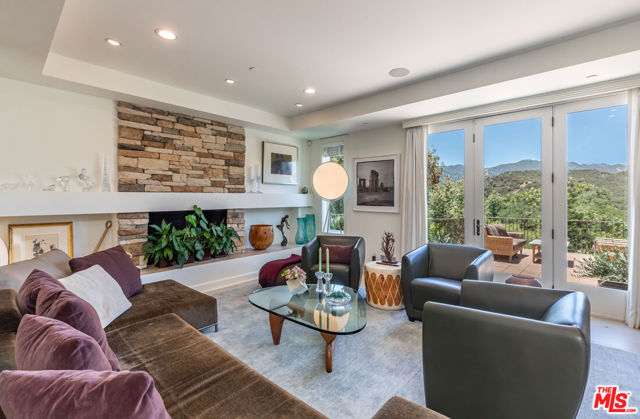 1045 Cold Canyon Road, Calabasas CA: https://media.crmls.org/mediaz/4264ae3d-22ed-46f4-b215-ad53df4fe458.jpg