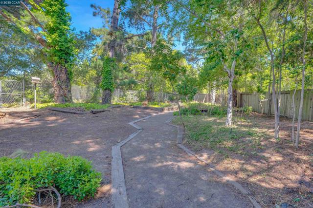 663 Abrigo Ct, San Ramon CA: https://media.crmls.org/mediaz/4264c985-2cb3-4d31-98cb-f669903af9e6.jpg