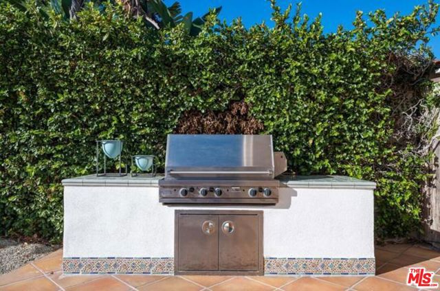9606 Arby Drive, Beverly Hills CA: https://media.crmls.org/mediaz/426525d6-befc-4f70-84a8-eb35897c3bbe.jpg