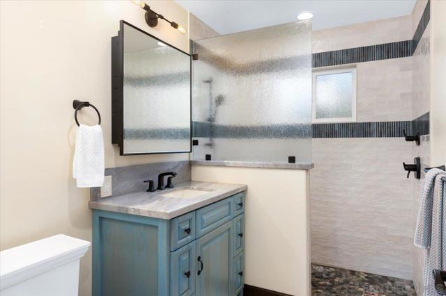 26036 38 Kaywood Terrace, Escondido CA: https://media.crmls.org/mediaz/42657697-e64d-4435-b988-d05609355a6c.jpg