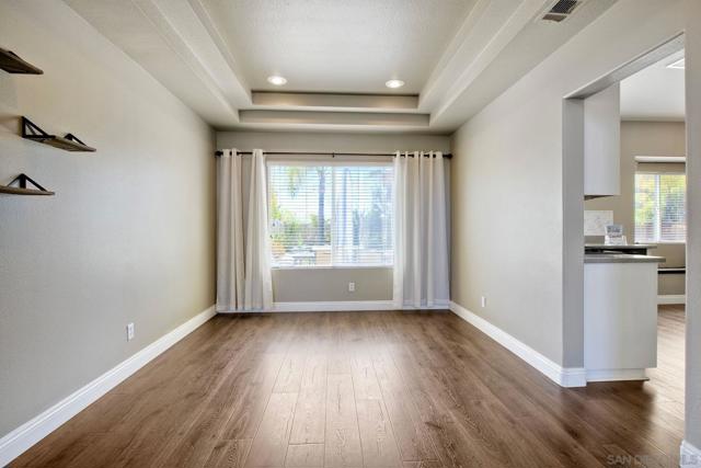 39513 Bonaire Way, Murrieta CA: https://media.crmls.org/mediaz/426608cc-f41d-4e98-9933-75b17f3d718b.jpg
